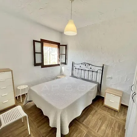Quiet Rural Jacuzzi Holiday home *