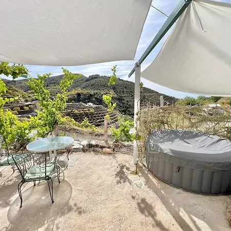 Quiet Rural Jacuzzi Holiday home